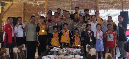 Kapolda Kepri Tatap Muka Dengan Kontingen Karate Polda Kepri Poto bersama jajaran Polda Kepri dan kontingen karate